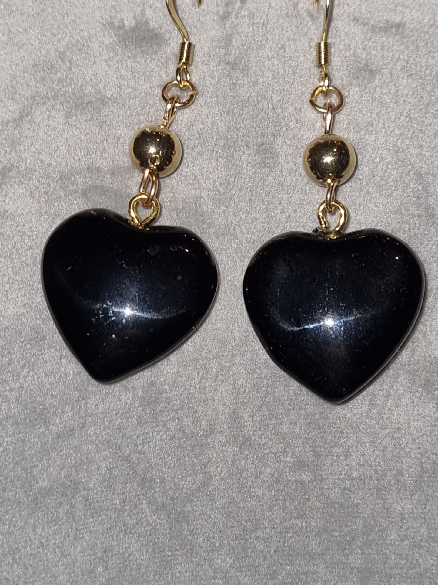 Boucles d'oreilles cœurs noir légères